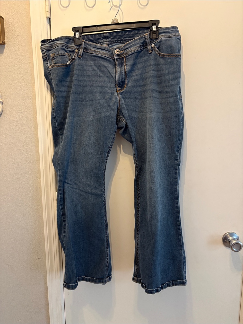 Torrid Women’s Feel the Fit Classic Midwash Blue Denim Jeans Size 20 Short